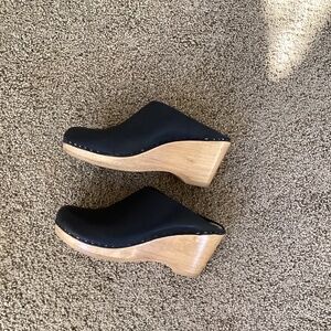 No. 6 New School clog size 39